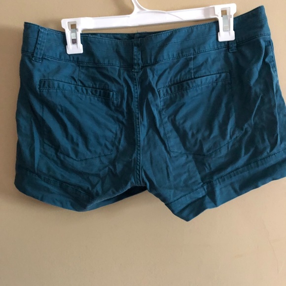 Express Shorts - Picture 2 of 4